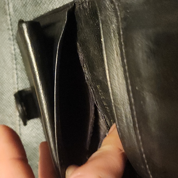 Chanel kiss lock wallet - Picture 7 of 9